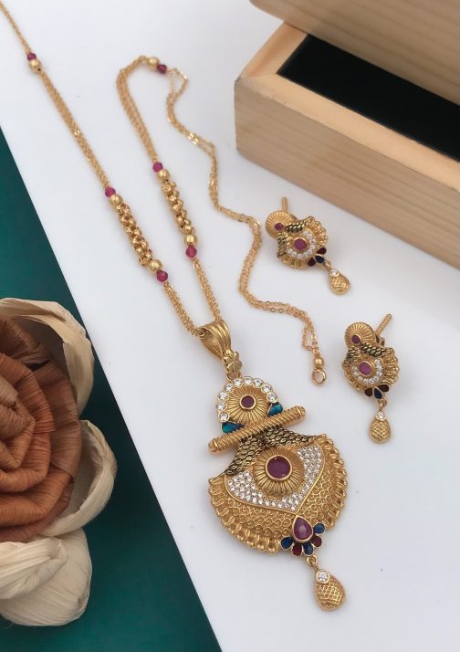 Pendant Set With Elegant Stones Design