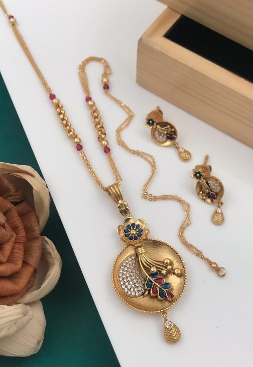 Magnificent Stone Design Pendant Set