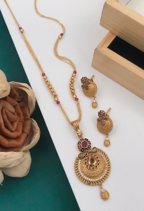 Nice Looking Diamond Chain Pendant Set