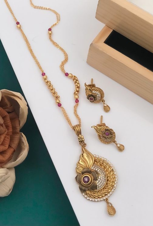 Pendant Set With Stone and Diamond Chain