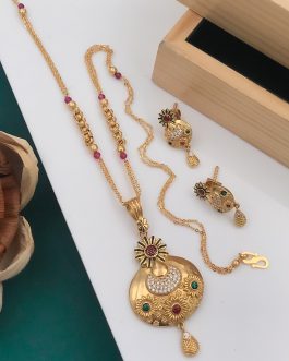 Spectacular Pendant Set with Gold Plated Brass