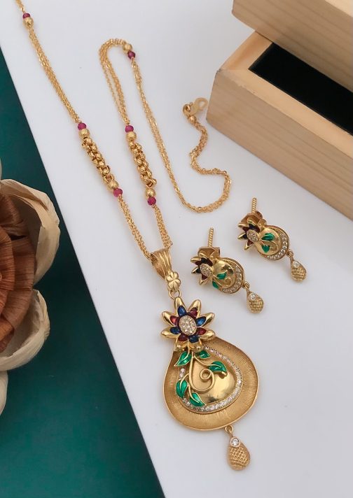 Sparkling Gold Plated Pendant Set