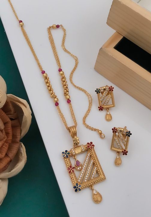 Stunning Pendant Set With Artificial Stones and Beads