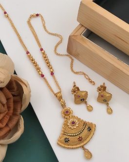 Stunning Pendant Set With Diamonds Chain For Women
