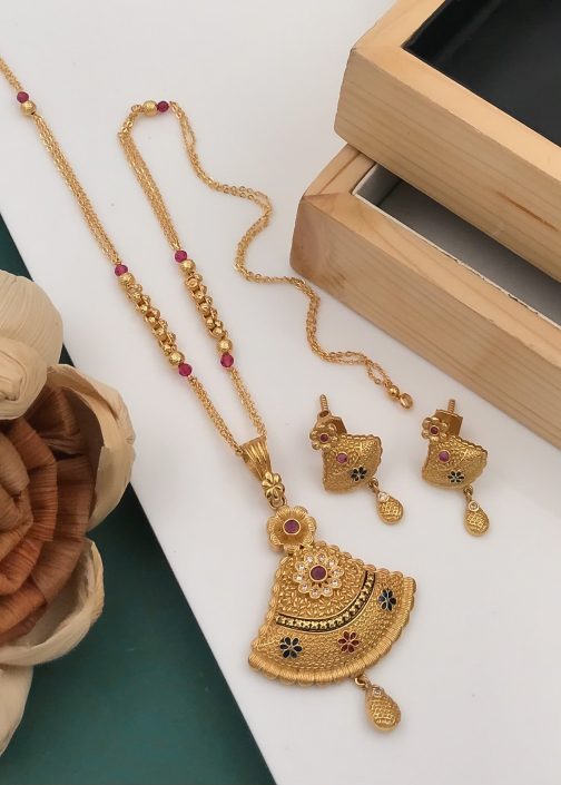 Stunning Pendant Set With Diamonds Chain For Women