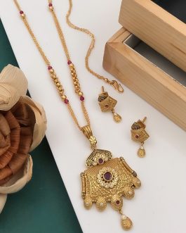 Pretty Diamonds Chain Pendant Set