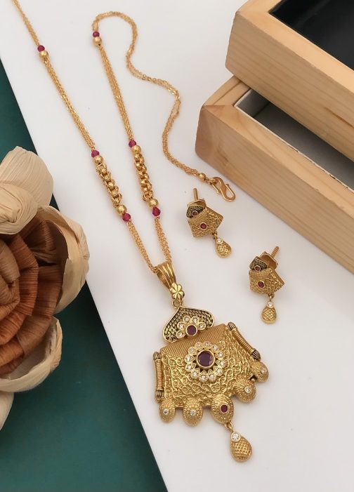 Pretty Diamonds Chain Pendant Set