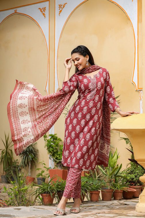 Maroon Rayon Blend Straight Suit Set - Image 4