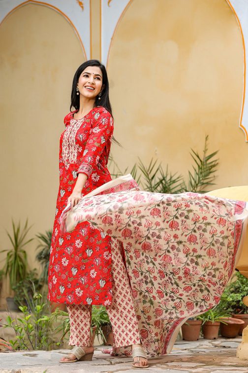 Red Rayon Blend Floral Printed Suit Set - Image 3