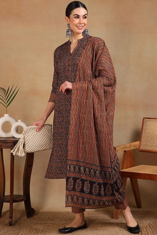Navy Blue Rayon Blend Ethnic Motifs Printed Straight Suit Set - Image 4