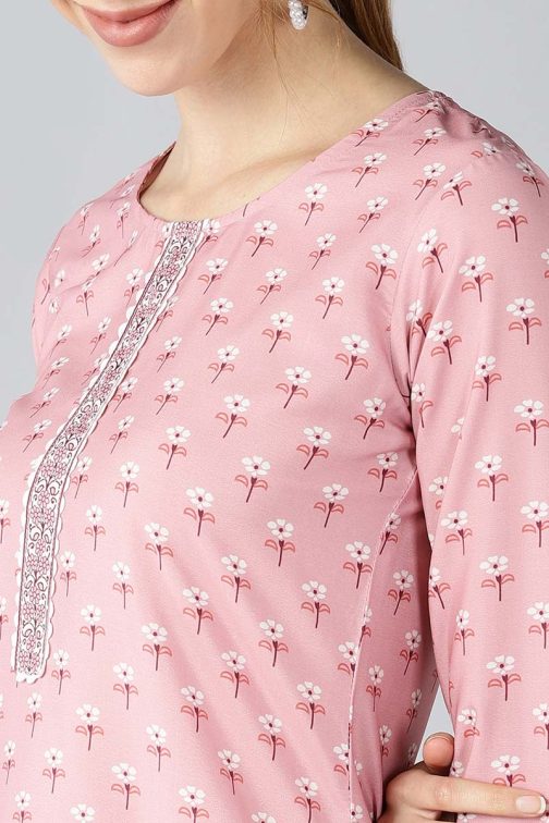 Pink Ethnic Motifs Crepe Printed Kurta Set - Image 4