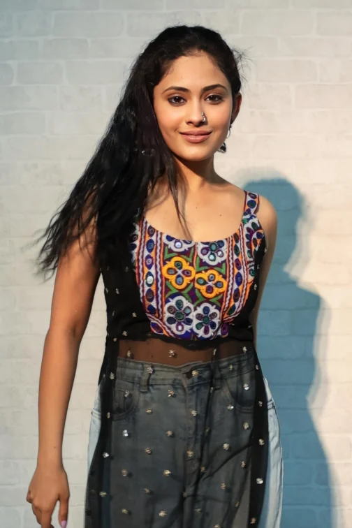 Designer Kutchi Style Festival Kurta | Sleeveless Zuni Navratri Outfit for Girls