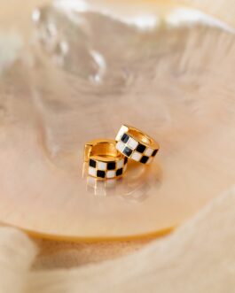 Checkered Huggies